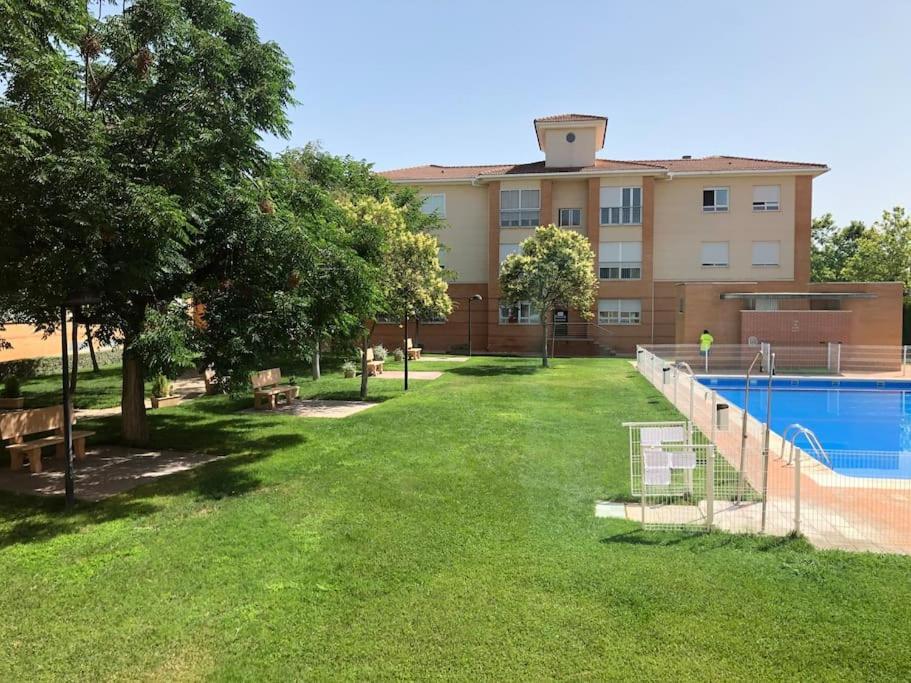 Vut El Parque -Con Piscina En Verano - Aparcamiento En Calle Y Parking Gratis En El Centro Ciudad Real Eksteriør billede